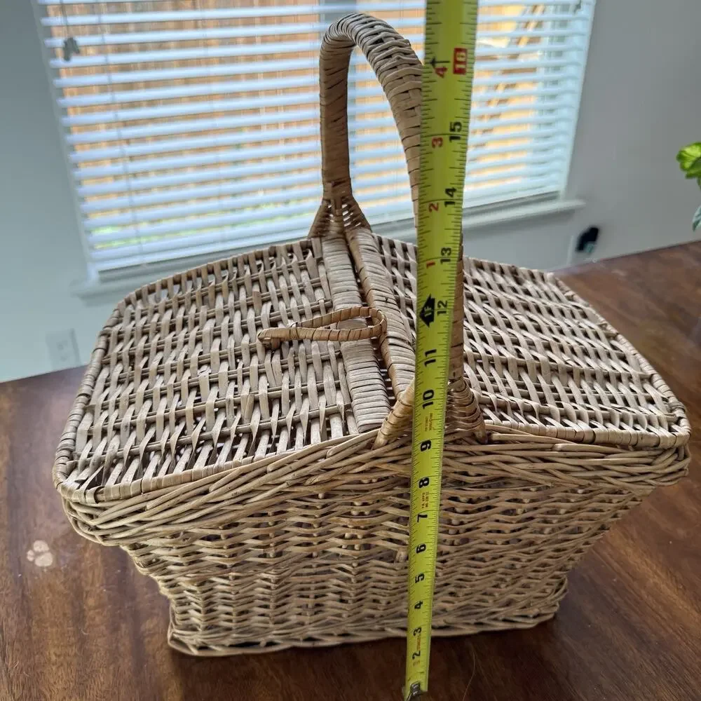 Vintage Wicker Picnic Basket Double Hinged Lid Single Handle Storage 16”